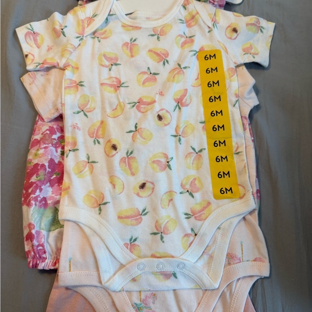 NWT Burts bees Organic Cotton 4 Piece Set
Size 6 months